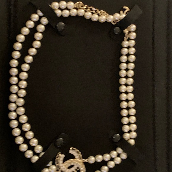 Collectible authentic Pearls long  authentic  Chanel  Necklace, brand new! - Picture 8 of 17